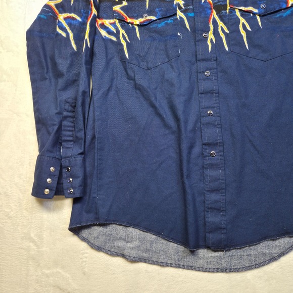 VTG Wrangler Pearl Snap Shirt Mens Sz Med Lightning Print Blue Western Cowboy - Picture 2 of 12